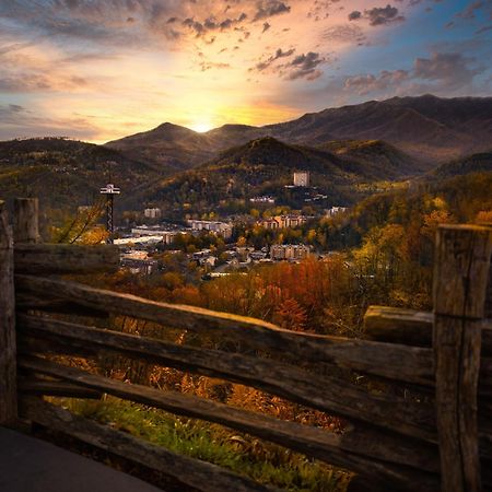 Majestic Splash- 8 Bedroom, Indoor Pool, Hot Tub, 1089 Free Tickets Each Paid Day, Dollywood Sevierville Kültér fotó