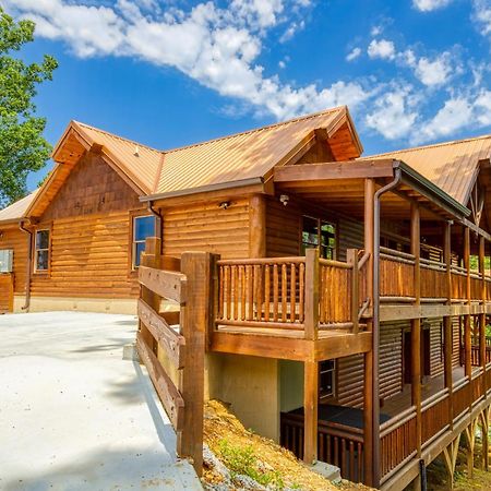 Majestic Splash- 8 Bedroom, Indoor Pool, Hot Tub, 1089 Free Tickets Each Paid Day, Dollywood Sevierville Kültér fotó